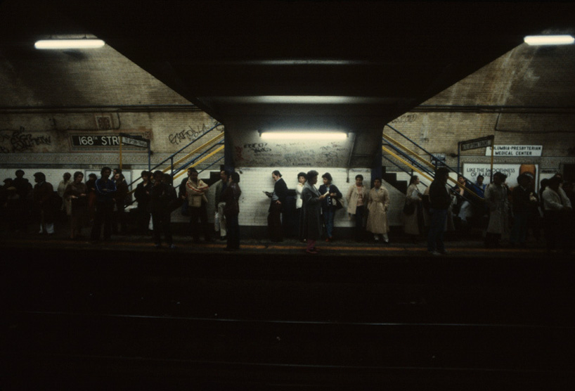 christopher-morris-photographs-the-gritty-nyc-subway-in-1981-designboom-17.jpg