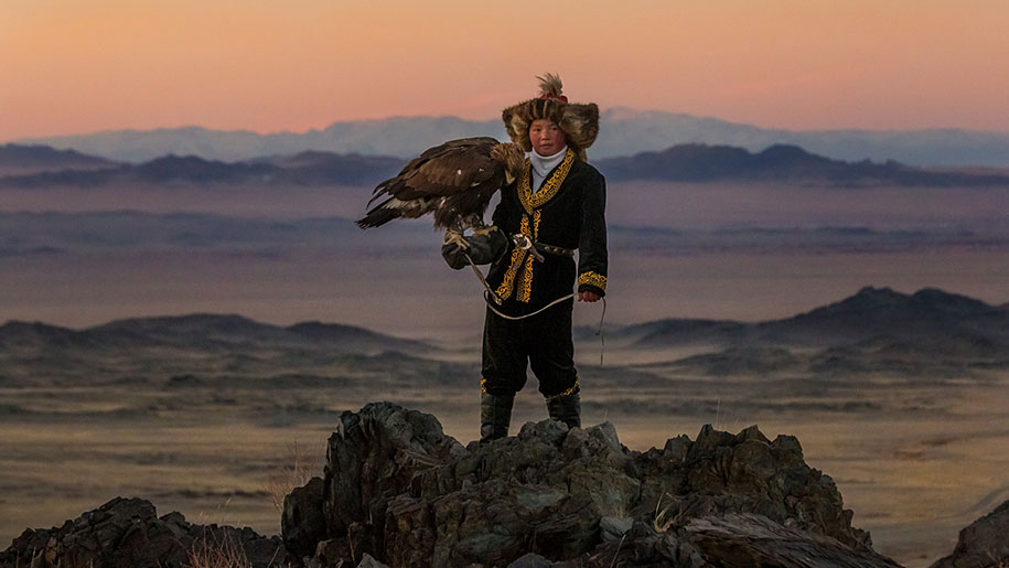 kazakh-female-eagle-hunter-asher-svidensky-2.jpg