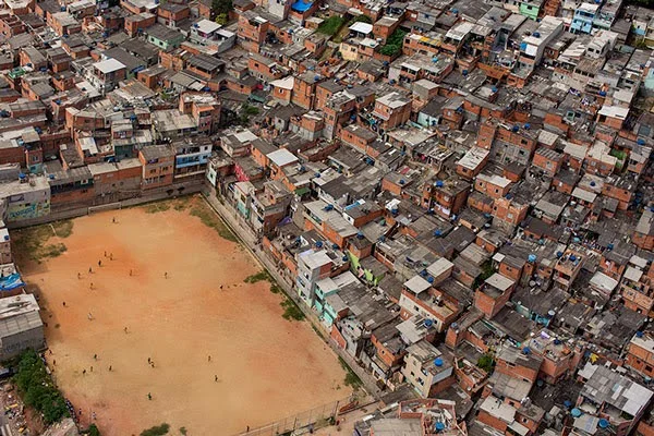 Terrão de Cima - Photos of Soccer Pitches in the Sao Paulo Slums by Renato Stockler