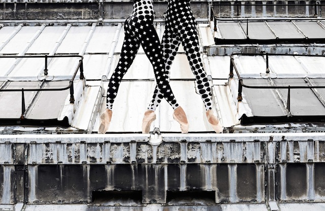 Rooftop-Dancers-in-Paris-by-JR-7.jpg