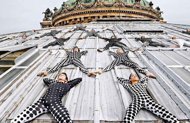 Rooftop-Dancers-in-Paris-by-JR-6.jpg