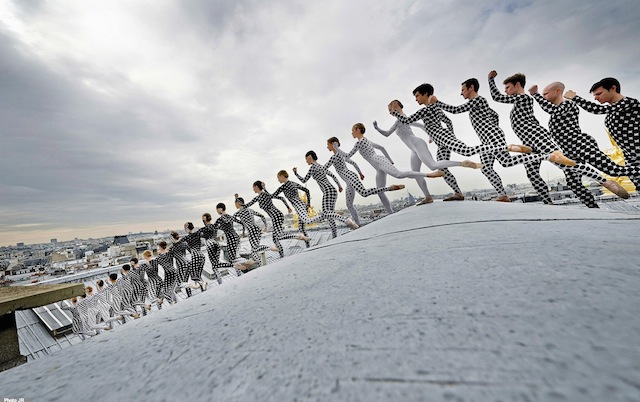 Rooftop-Dancers-in-Paris-by-JR-3.jpg