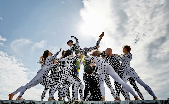 Rooftop-Dancers-in-Paris-by-JR-2.jpg