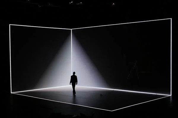 Le Mouvement de L'air - Dance Production by Claire Bardainne and Adrien Mondot