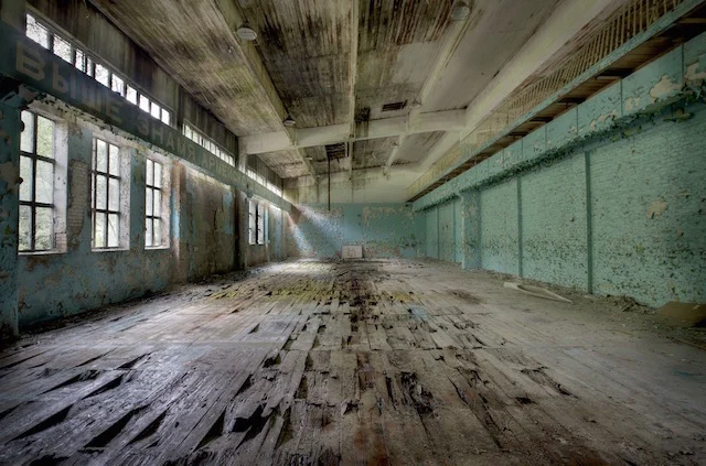 Abandonned-Soviet-Buildings-by-Rebecca-Litchfield12.jpg