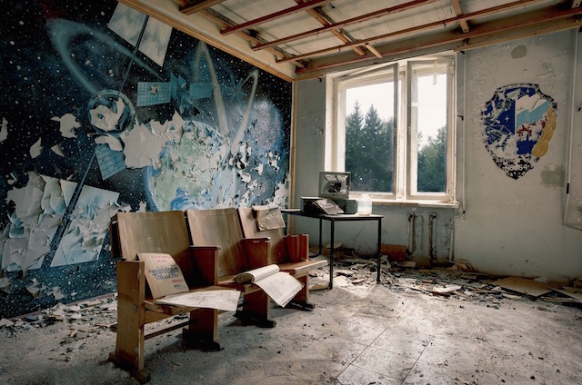 Abandonned-Soviet-Buildings-by-Rebecca-Litchfield7.jpg