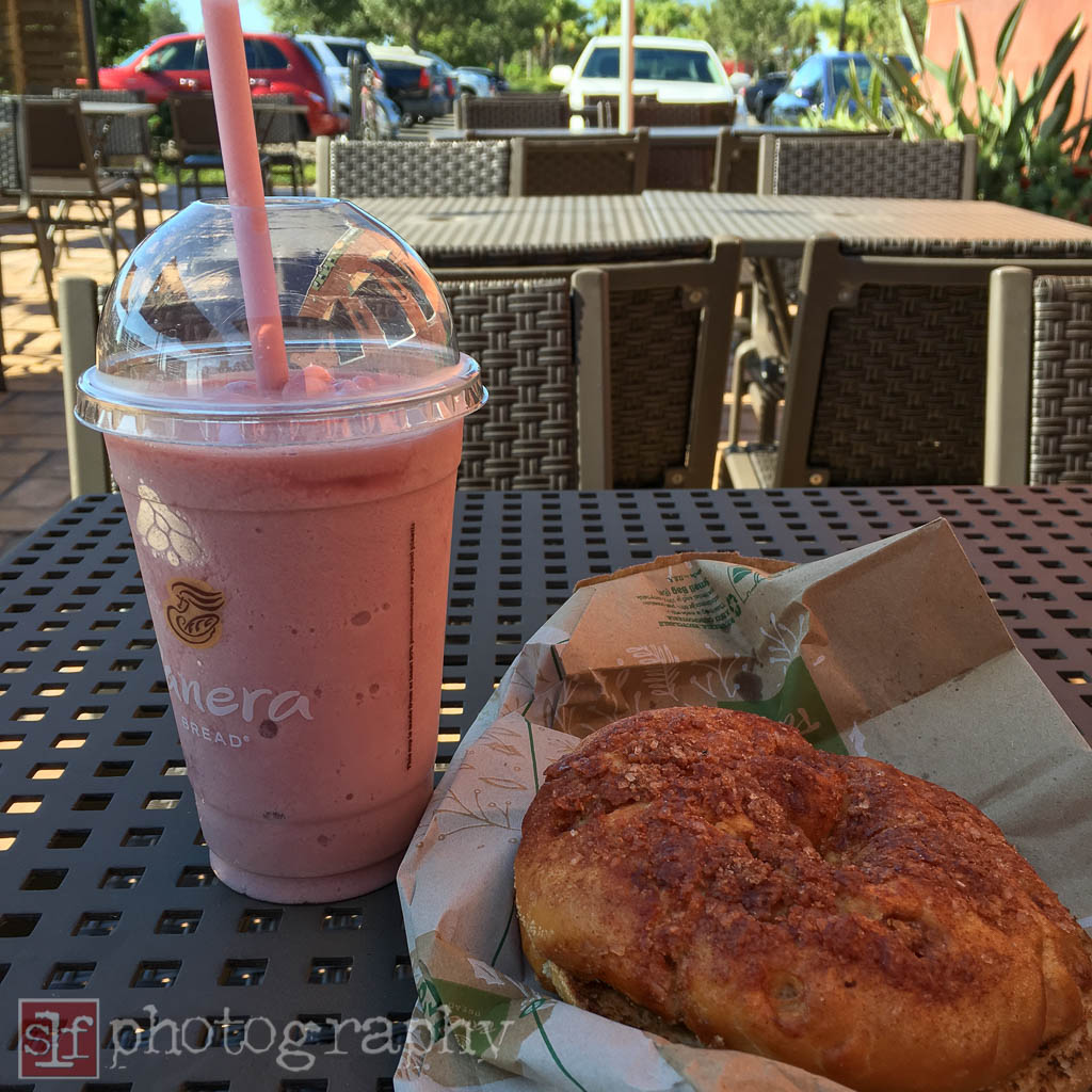 Wild Berry Smoothie, 290 calories. Cinnamon Crunch Bagel, 420 calories