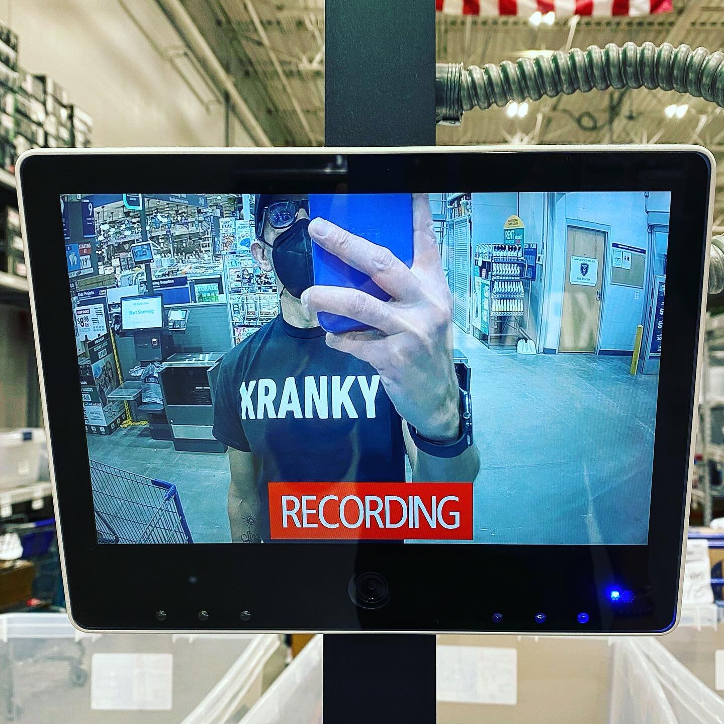 #Kranky @ @loweshomeimprovement

#youreoncamera #yourebeingrecorded 

@4ocean