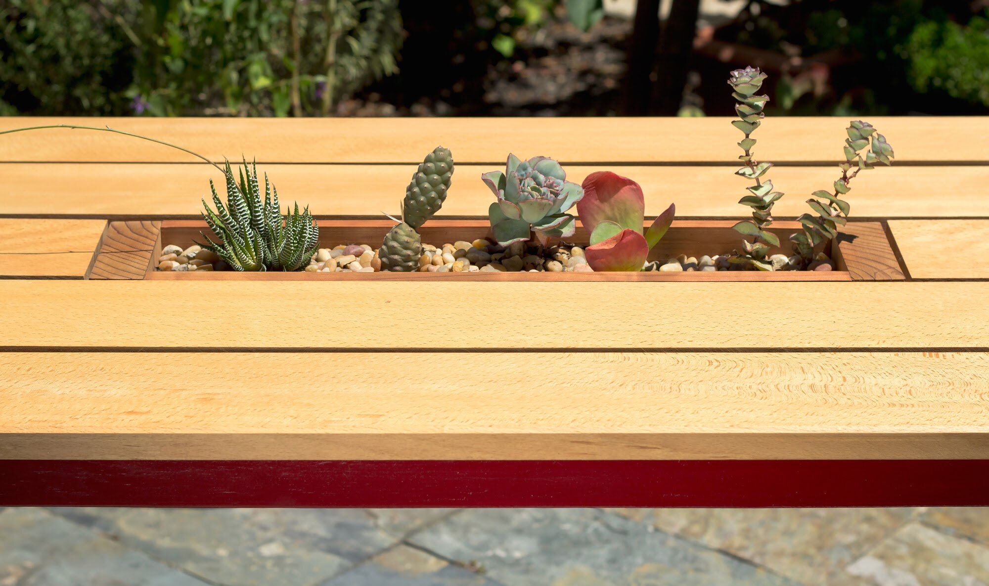 patio_table_sideshot-plants.jpg
