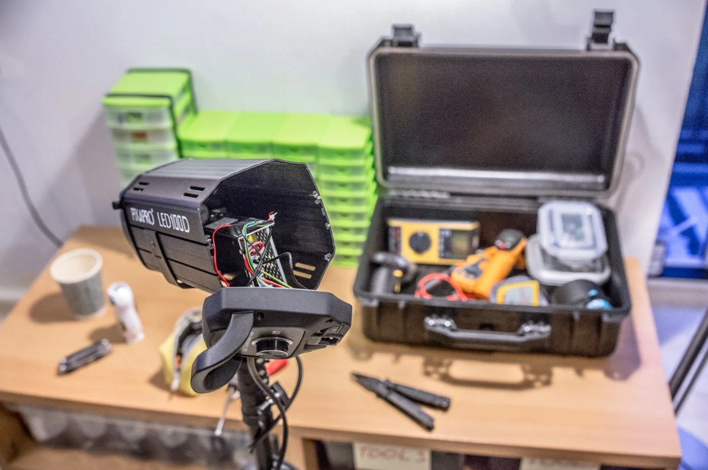 The 100D with its pants down. it is built better than the three other high power LEDs I have opened up.
