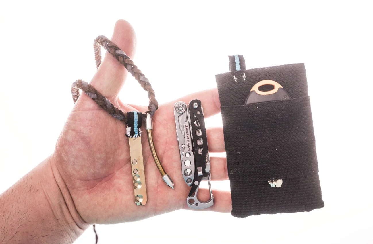 An example of my basic daily carry items, although this changes all the time. For example, in the evening I might also take a torch, etc. From left to right: Necklace with emergency house key, Leatherman Style PS and my old small wallet (self-made) with house key.