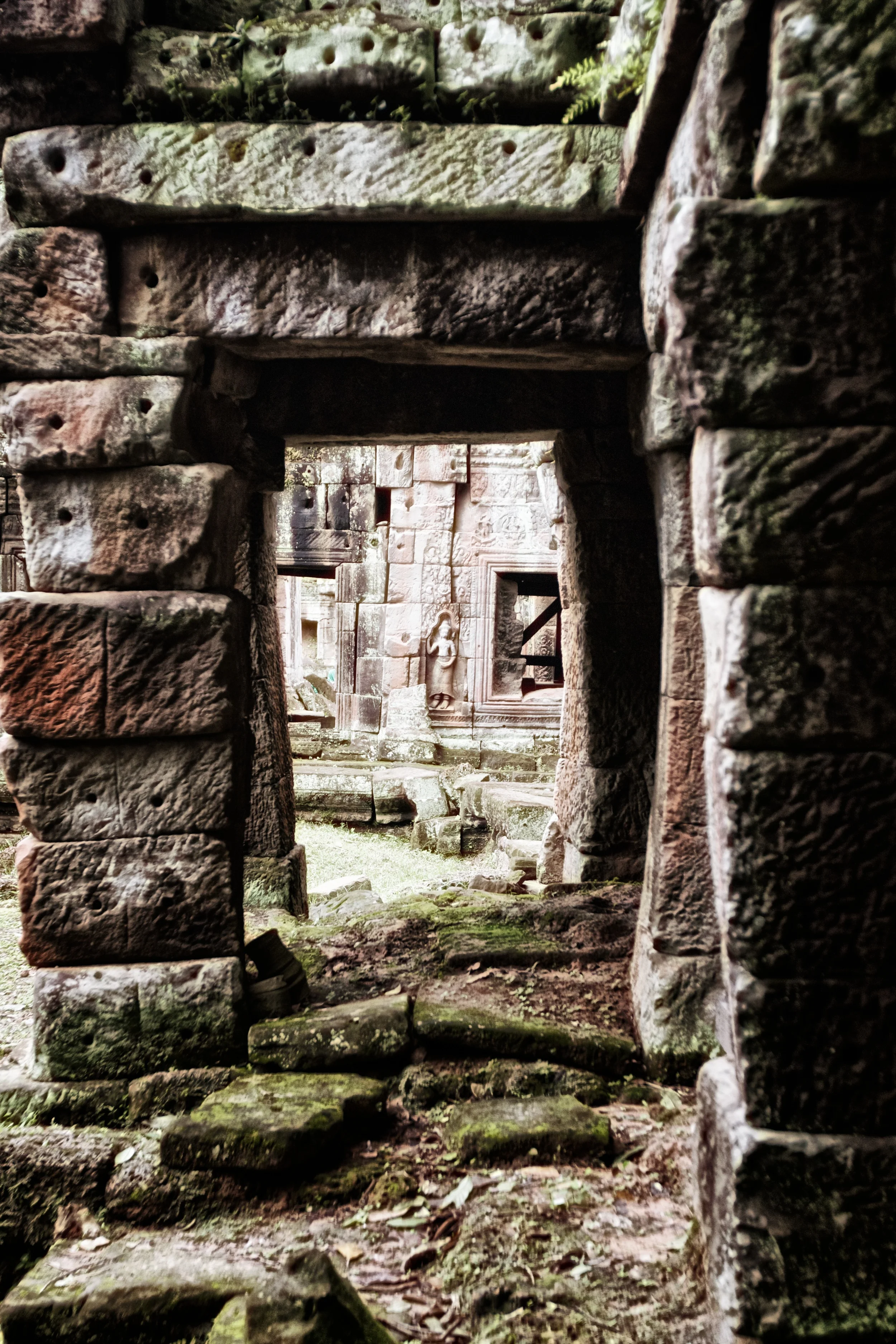 arch outside Preah Khan.jpg