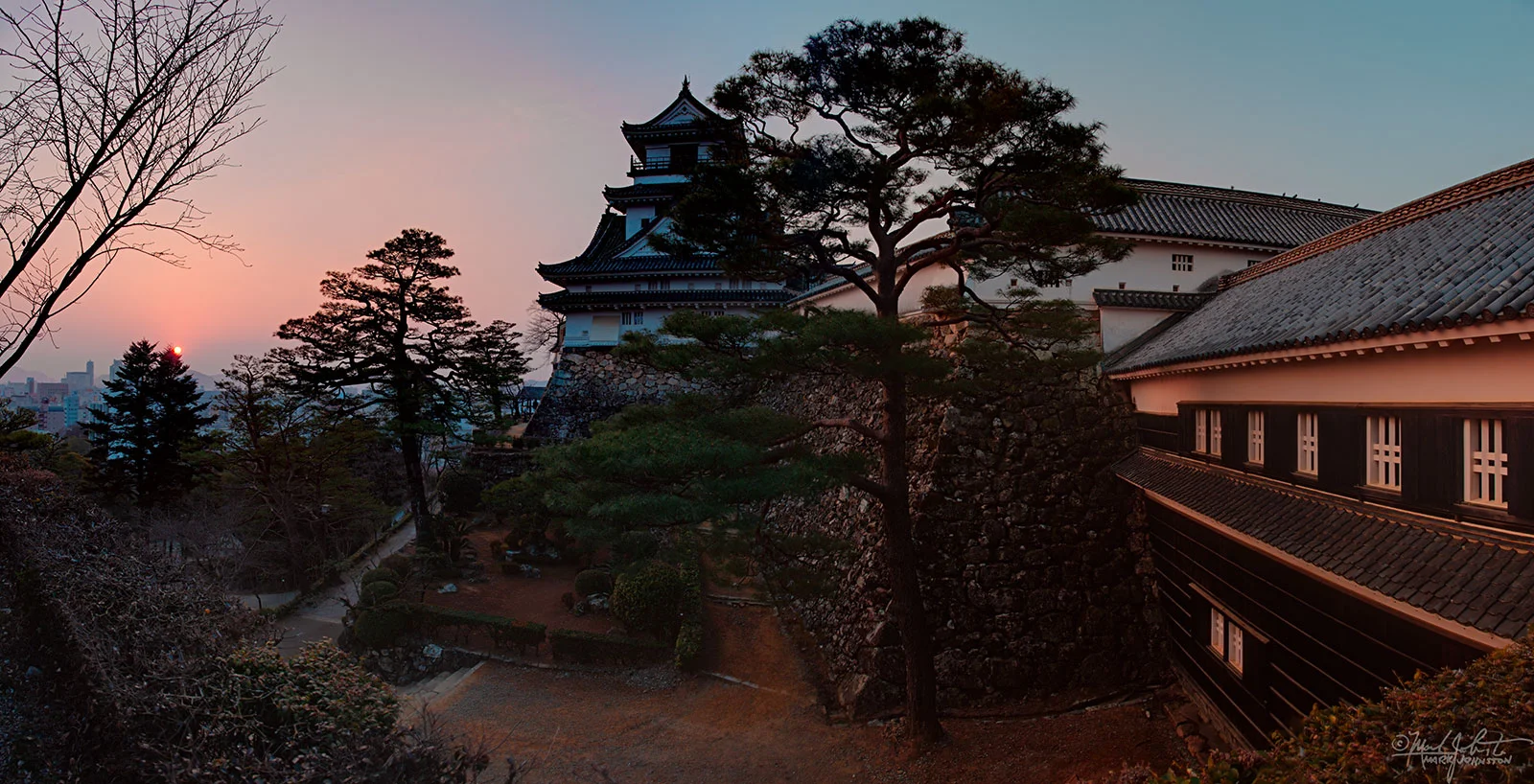 Kochi Castle at sunrise.