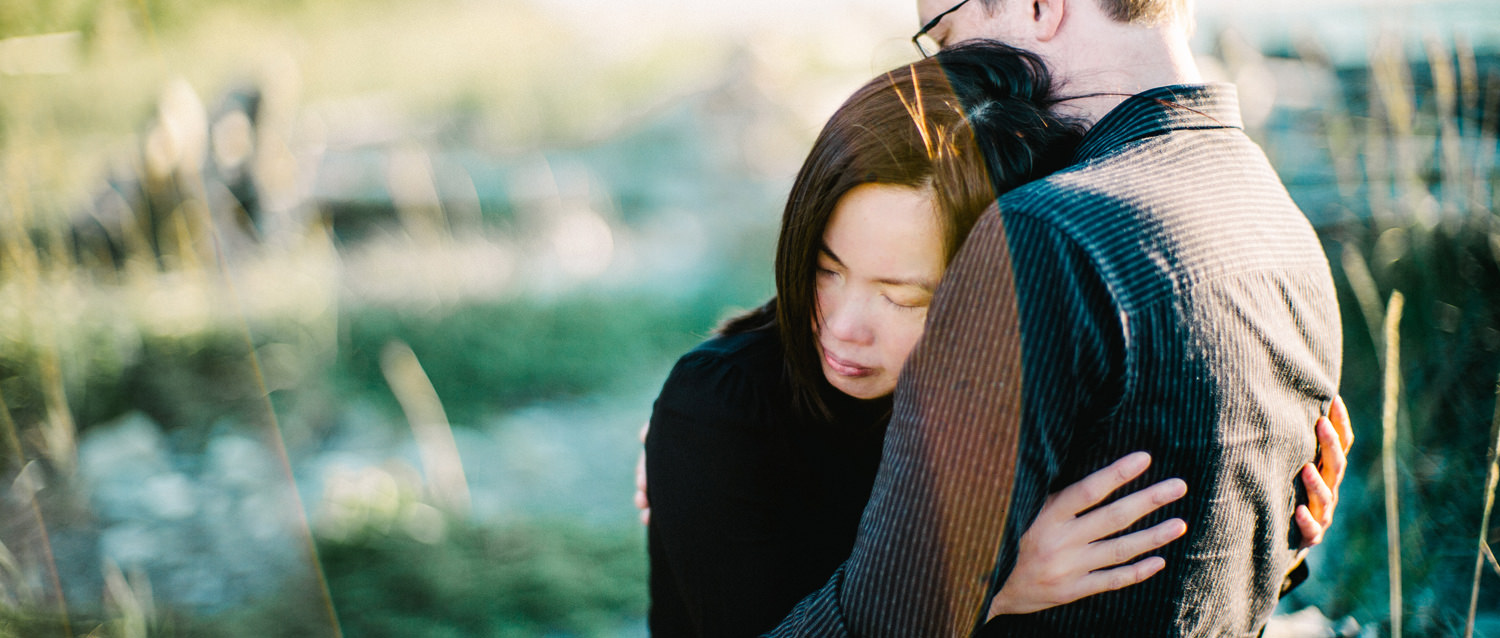 064-pnw-coastal-engagement-session-with-a-leica-noctilux.jpg