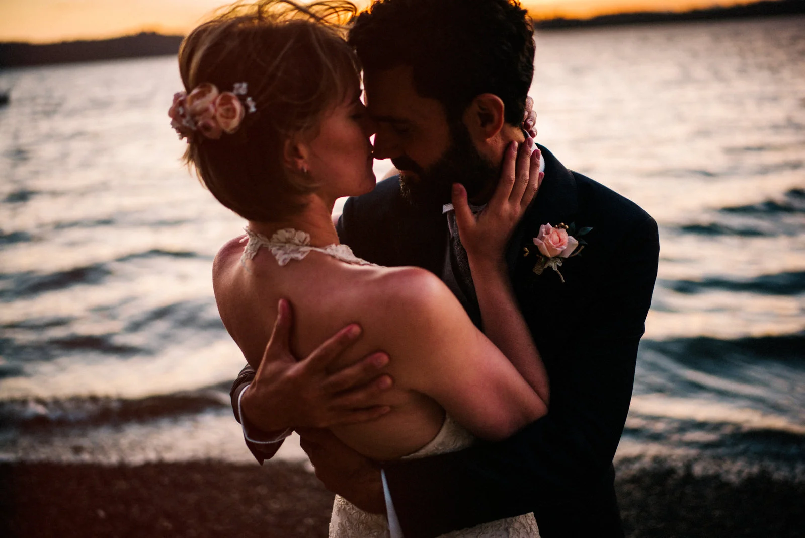 018-intimate-portrait-pnw-elopement-on-herron-island-by-top-seattle-wedding-photographer.jpg