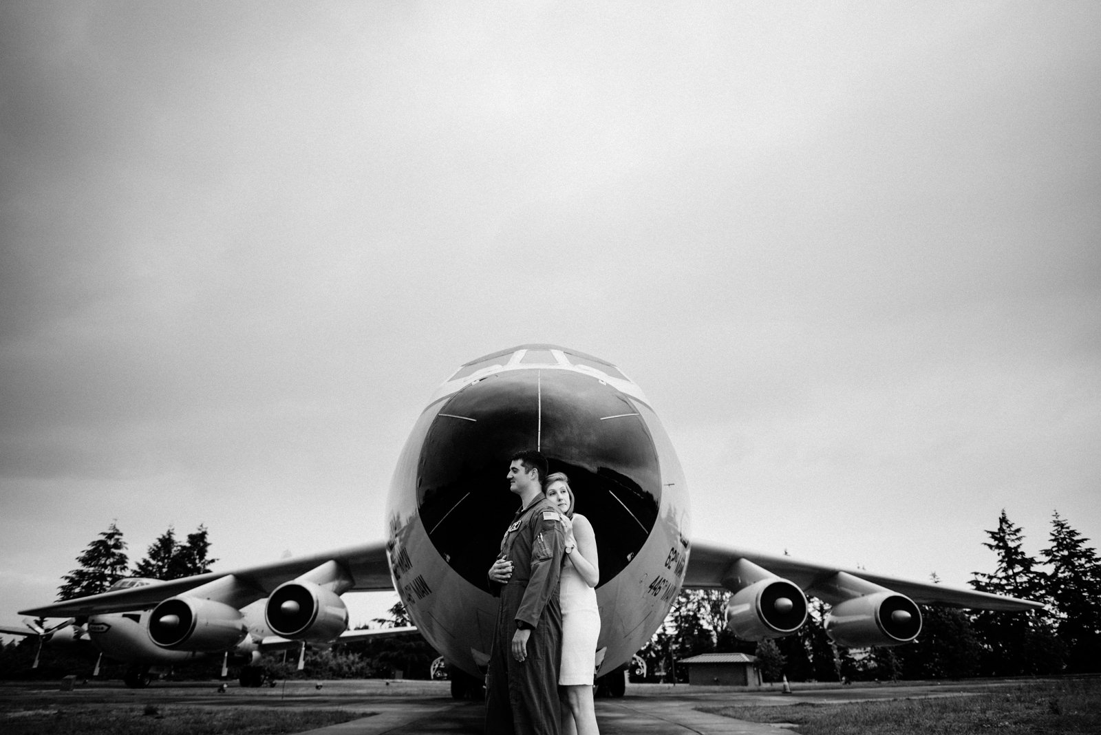 051-engagment-session-at-jblm-with-pilot-by-tacoma-wedding-photographer.jpg