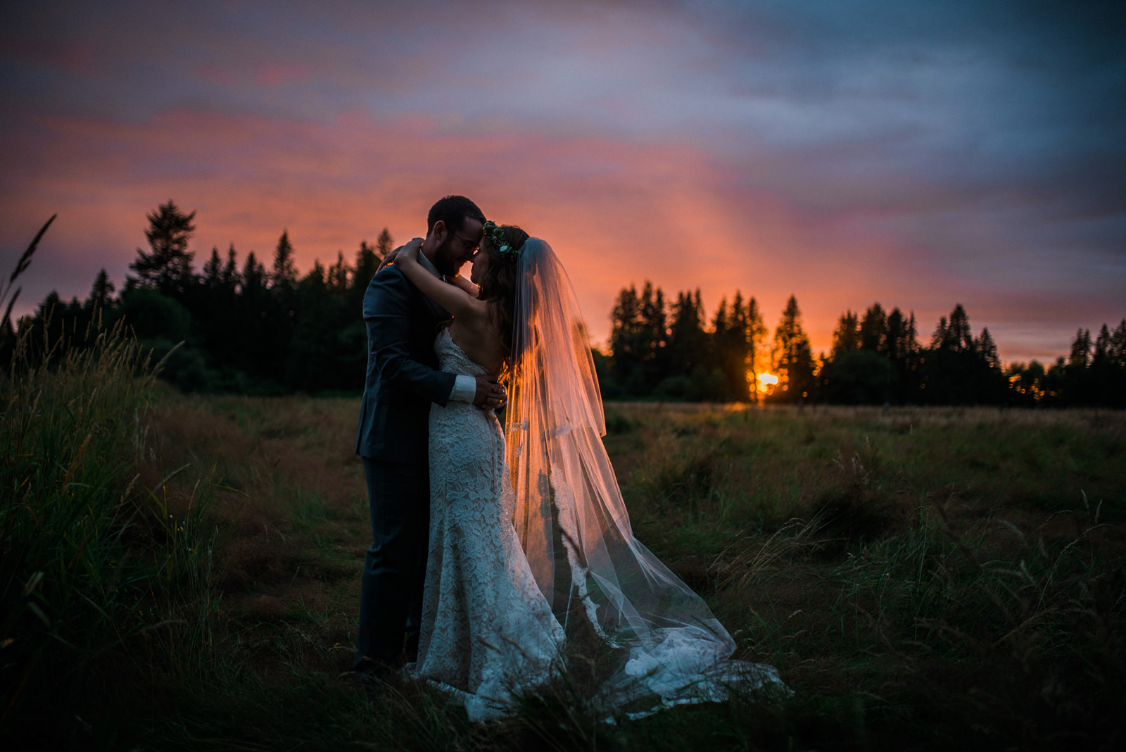 074-long-veil-and-sunset-portrait-on-camano-island.jpg