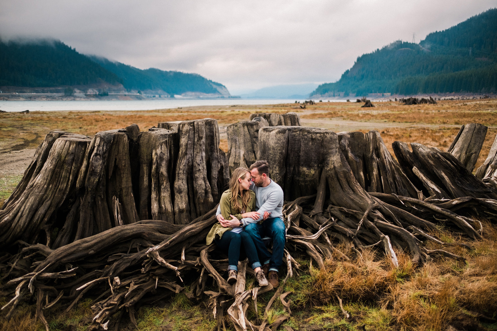 098-snoqualmie-pass-engagement-photo-with-tree-stumps-and-mountain-lakes.jpg