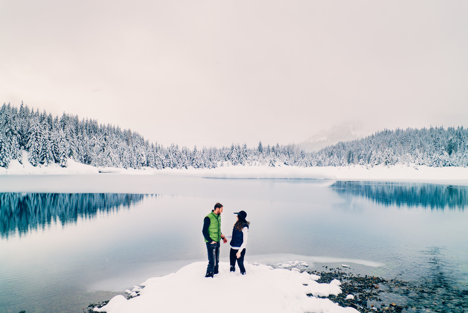 099-snowy-lake-engagement-session-by-washington-mountain-photographer-ryan-flynn.jpg