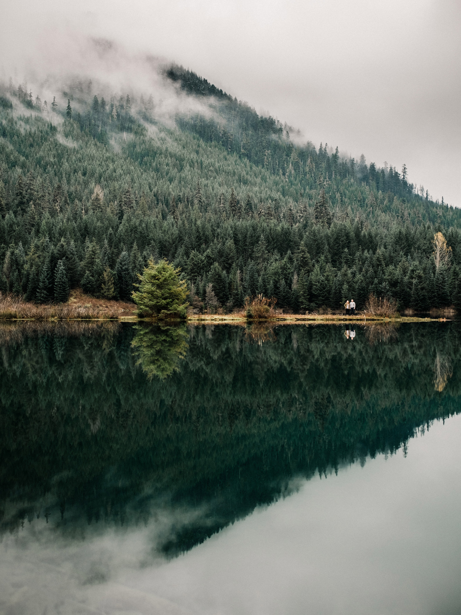 116-foggy-pnw-mountain-engagement-session-by-best-washington-elopement-photographer.jpg