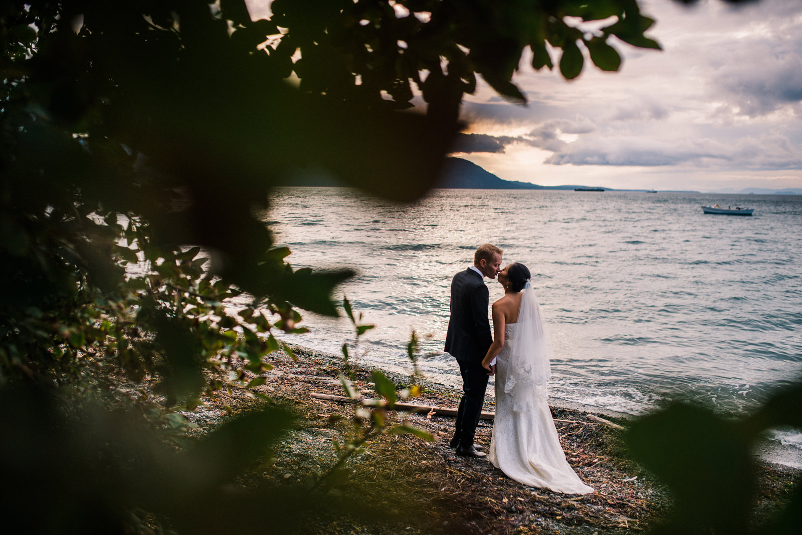 127-the-willows-inn-on-lummi-island-wedding-portrait-by-bellingham-wedding-photographer.jpg