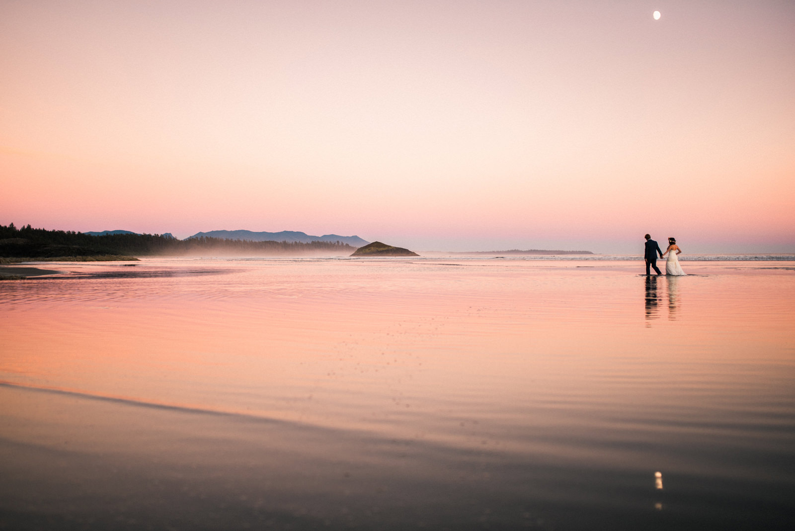 129-wickaninnish-inn-sunset-in-tofino-bc-by-best-northwest-elopement-photographer-ryan-flynn.jpg