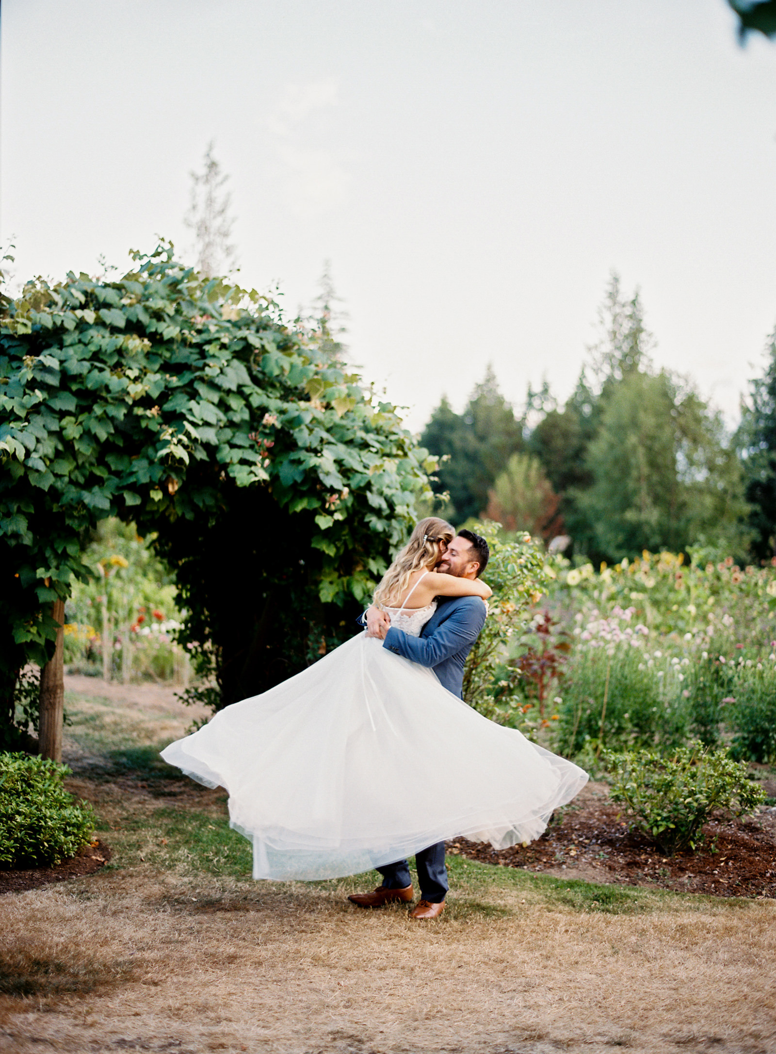 133-bride-and-groom-dancing-at-the-farm-kitchen-by-seattle-film-photographer-ryan-flynn.jpg