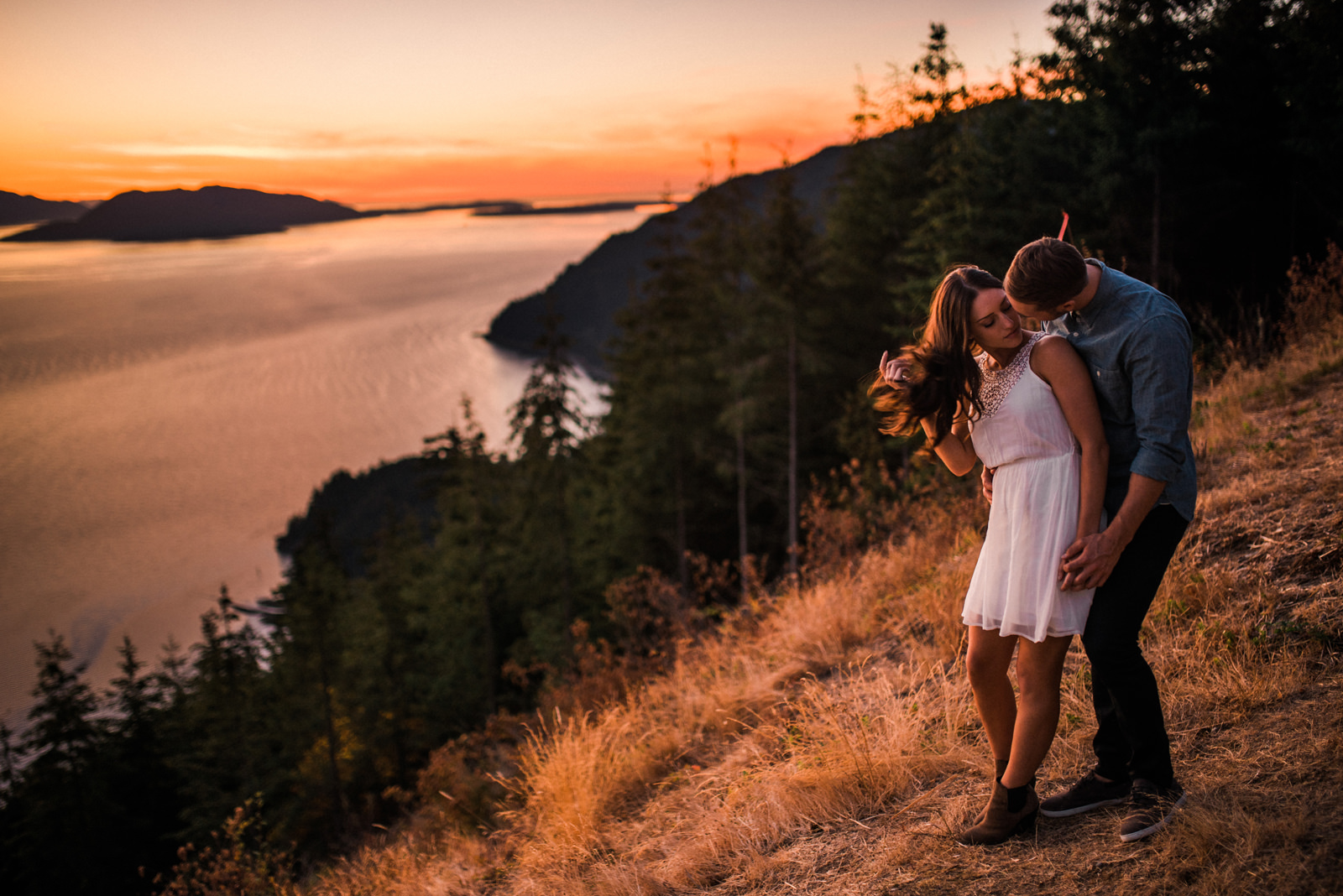 164-bellingham-engagement-photo-overlooking-boundary-bay-by-ryan-flynn.jpg