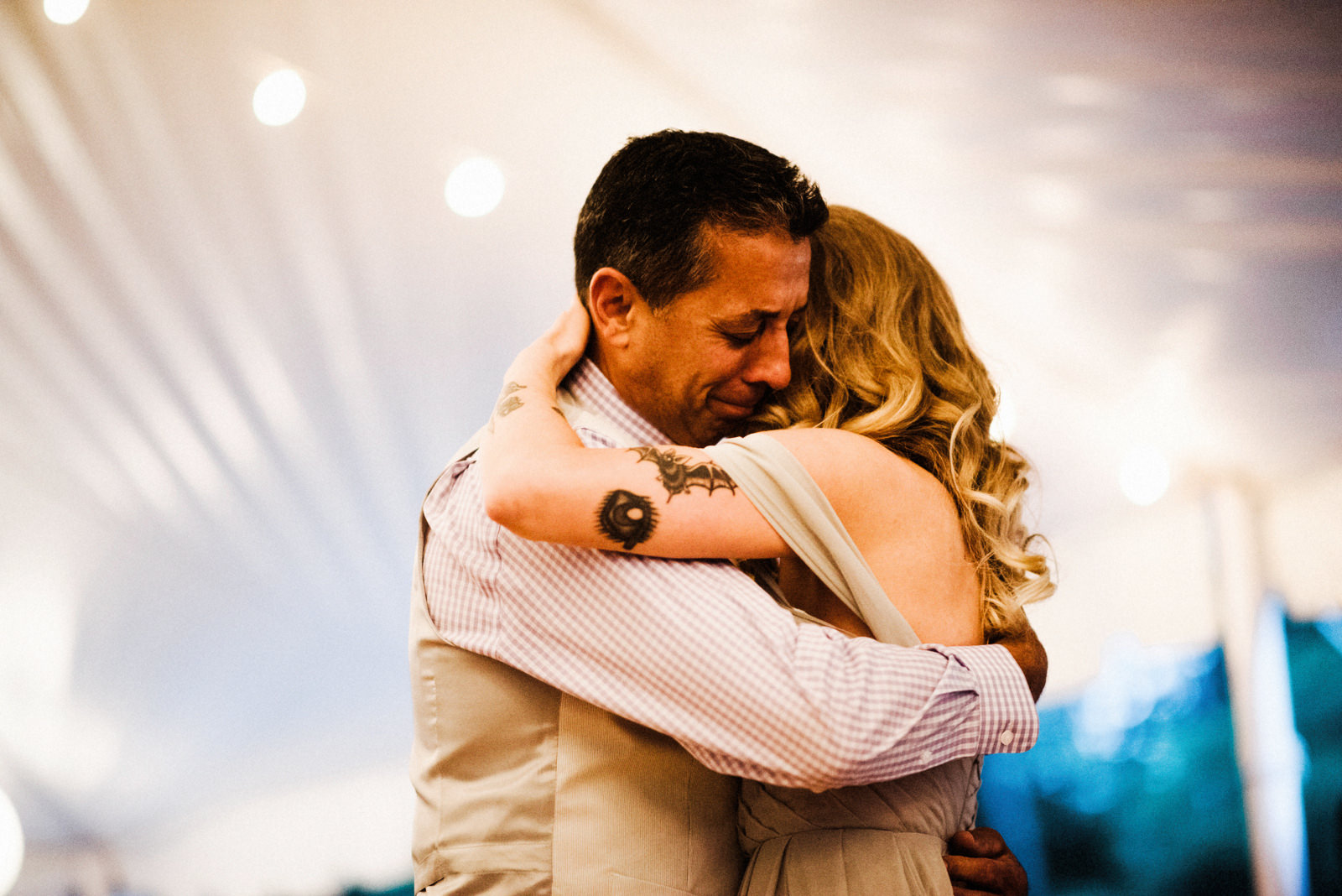 197-tearful-father-daughter-dance-at-peconic-river-herb-farm-by-brooklyn-wedding-photographer-ryan-flynn.jpg