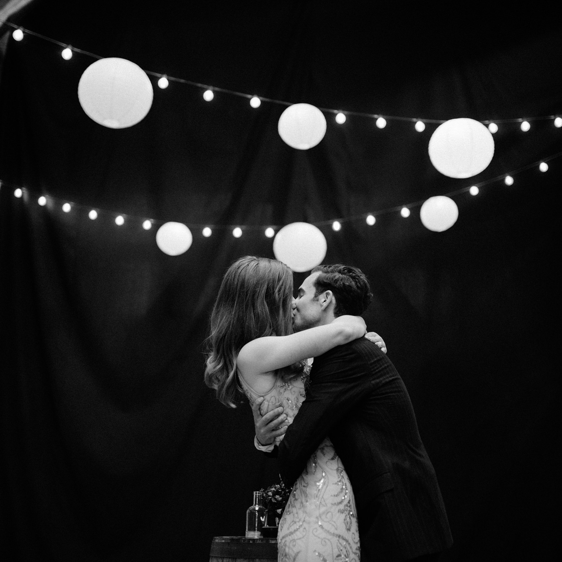 044-wedding-ceremony-among-whiskey-barrels-at-westland-distillery-in-seattle.jpg