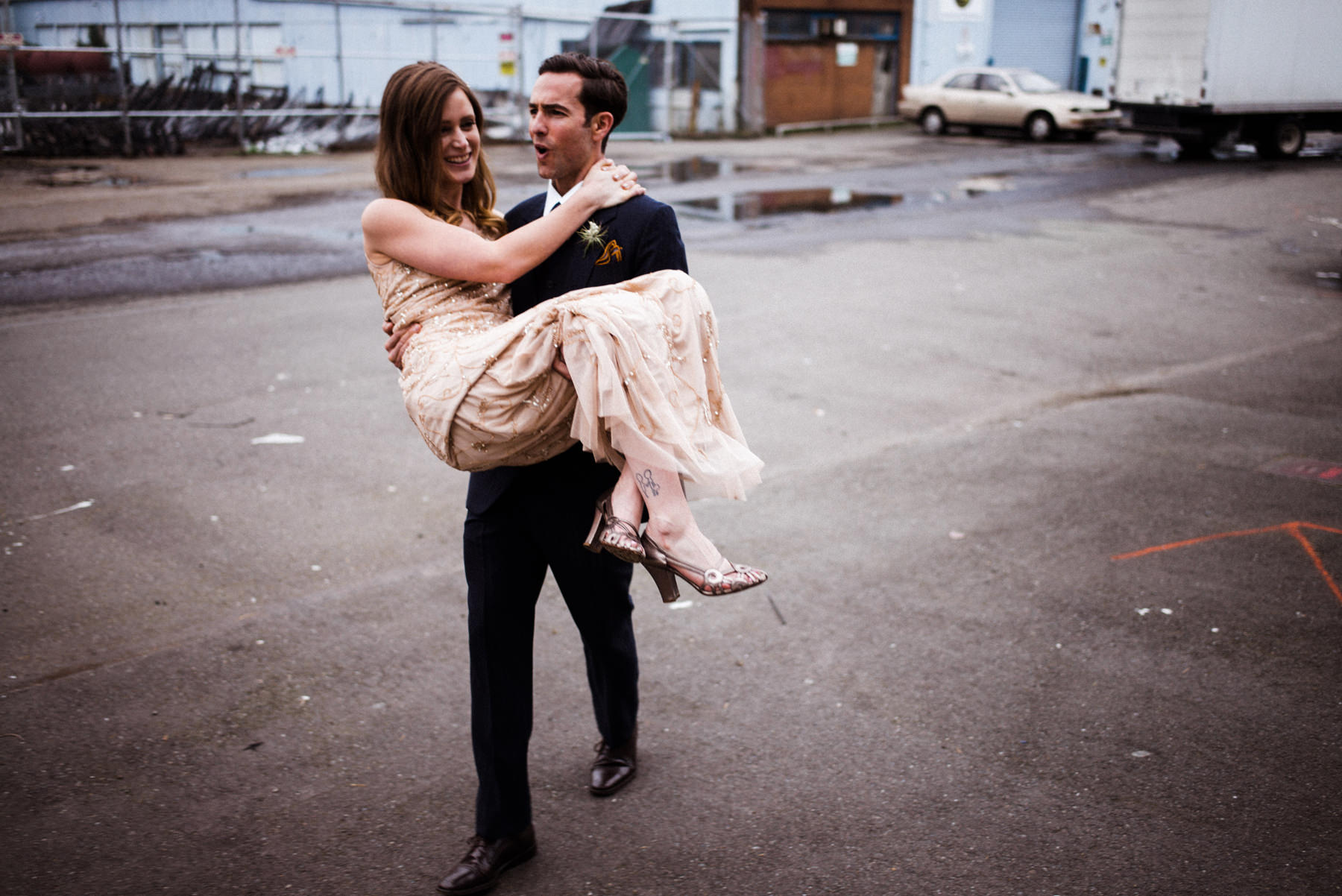 058-groom-carrying-his-bride-through-a-parking-lot-near-sodo-seattle.jpg