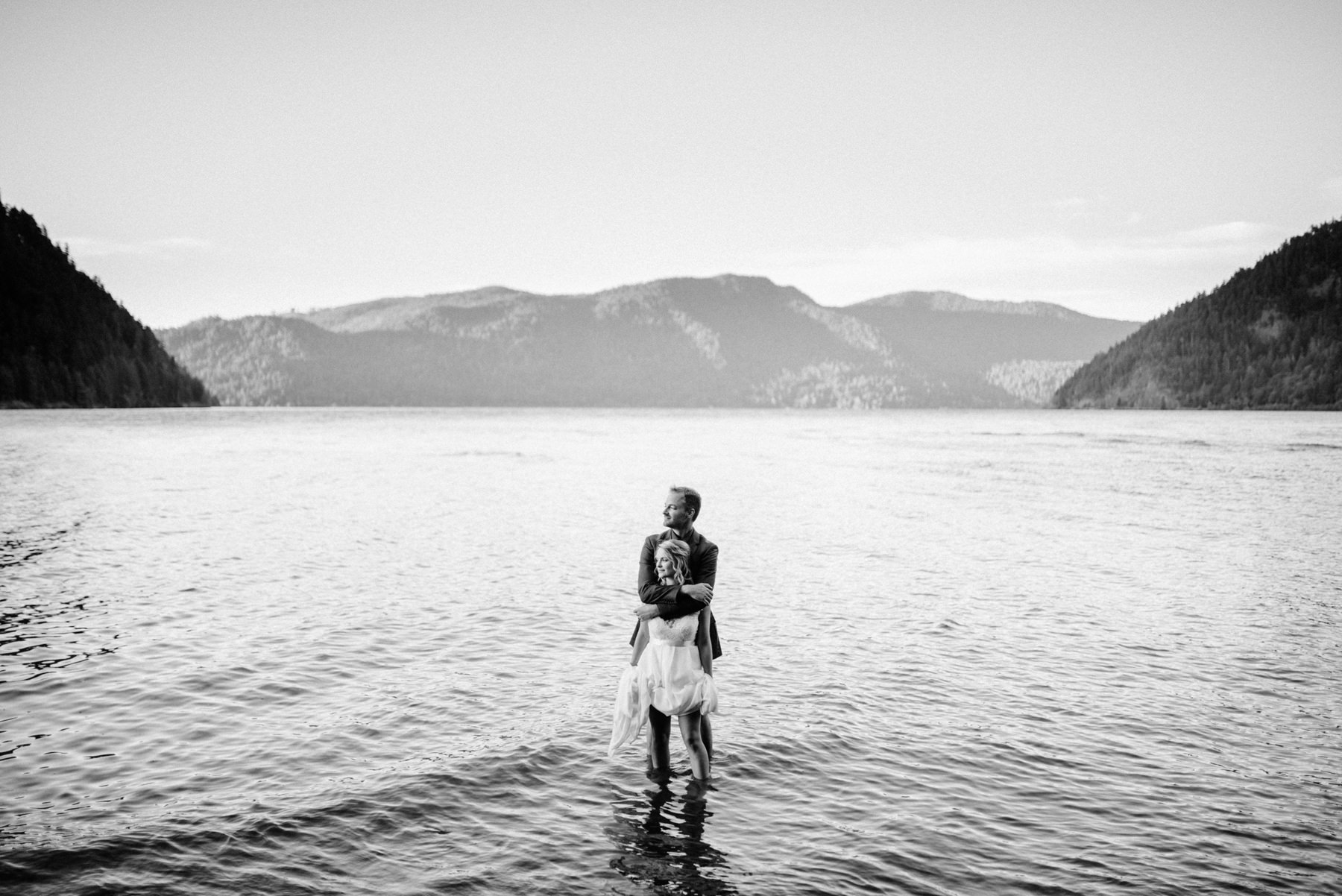 185-bride-and-groom-in-a-canoe-across-lake-crescent-by-nature-bridge.jpg