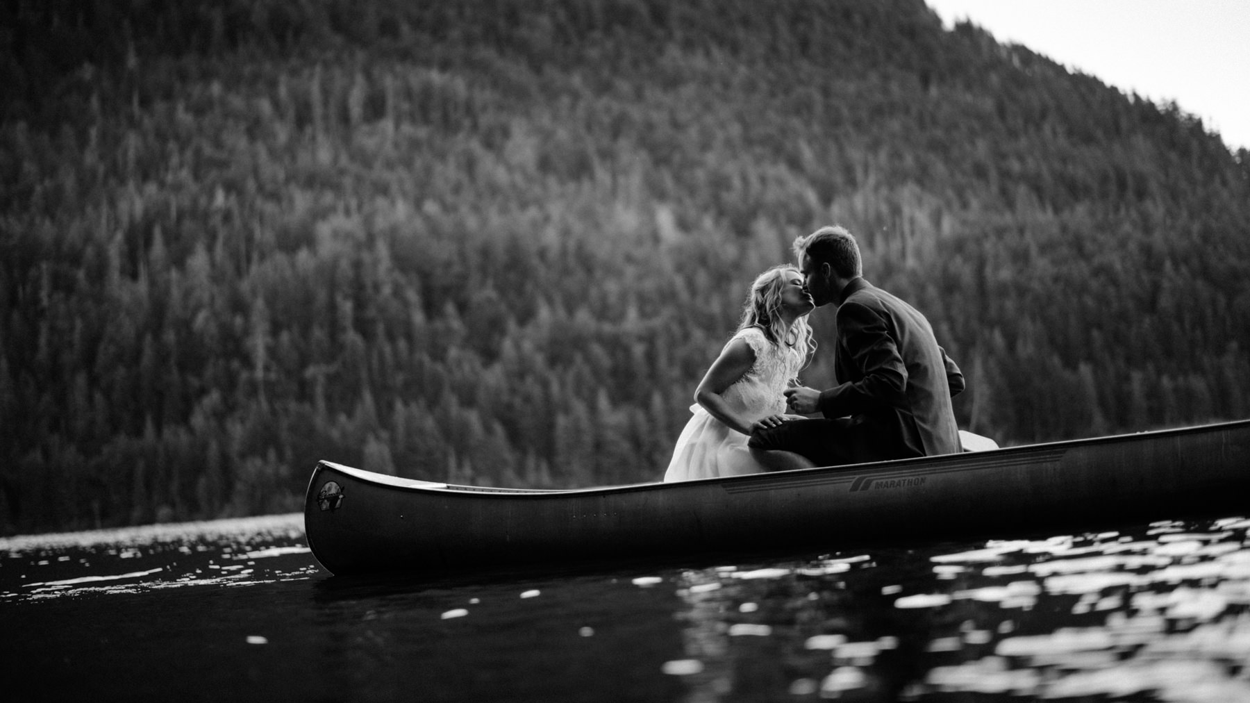 188-bride-and-groom-in-a-canoe-across-lake-crescent-by-nature-bridge.jpg