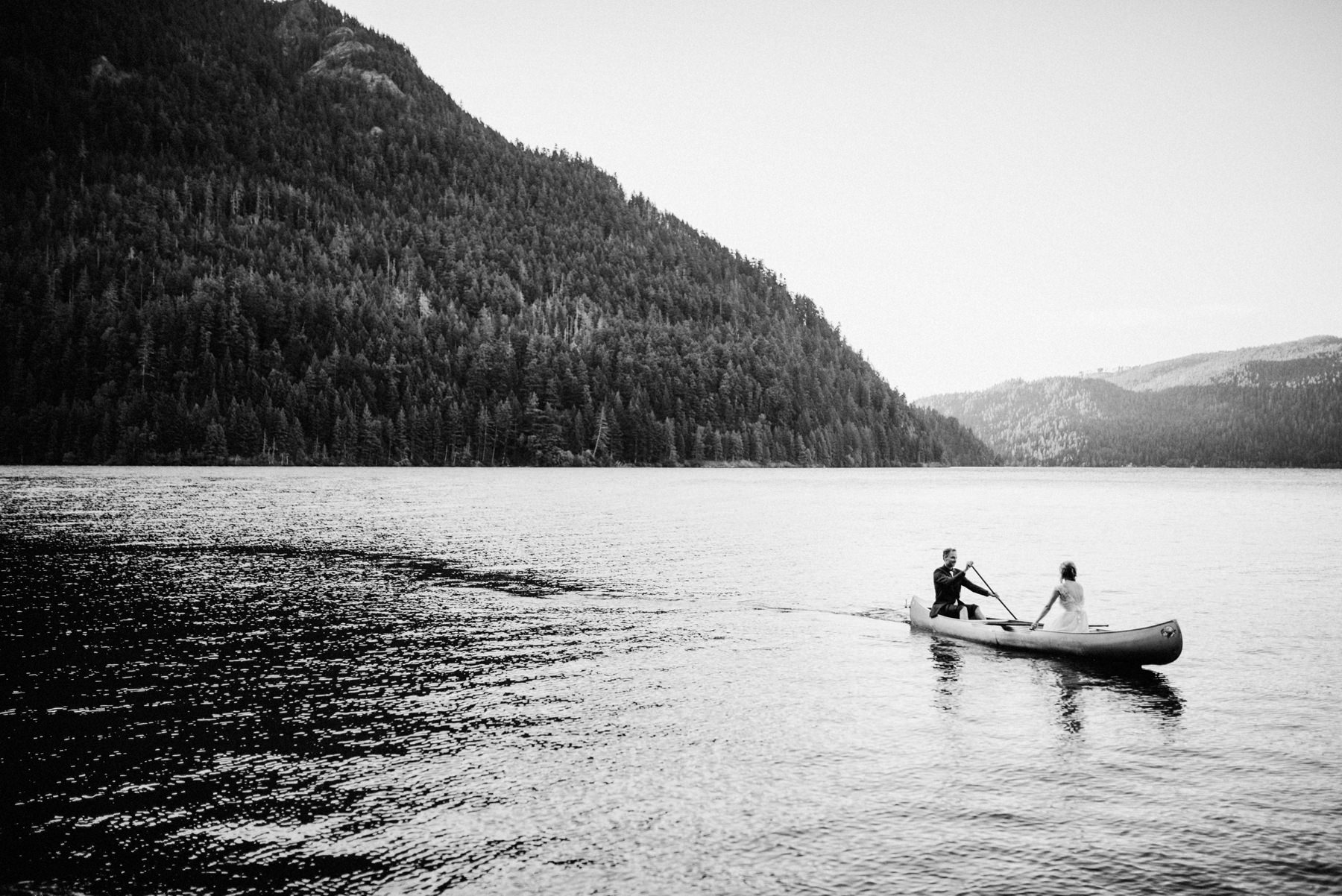189-bride-and-groom-in-a-canoe-across-lake-crescent-by-nature-bridge.jpg
