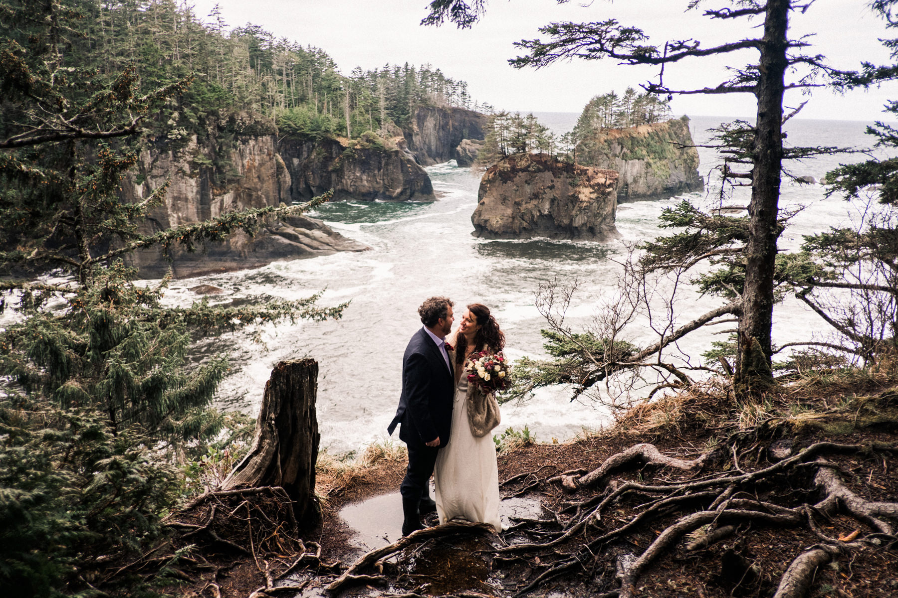 167-cloudy-pnw-elopement-on-film-at-cape-flattery-in-washington.jpg