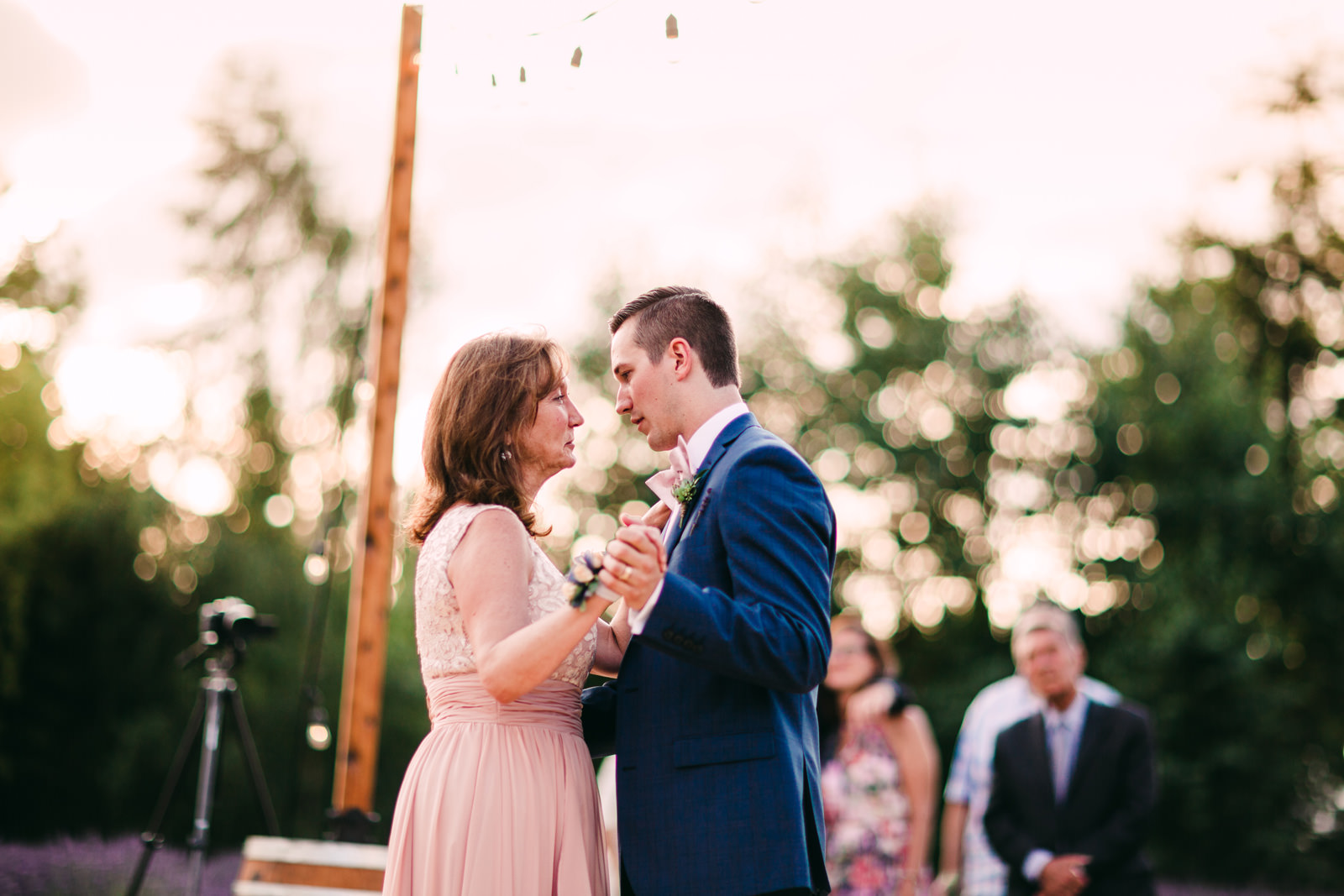 080-woodinville-lavendar-farm-wedding-with-golden-glowy-photos.jpg