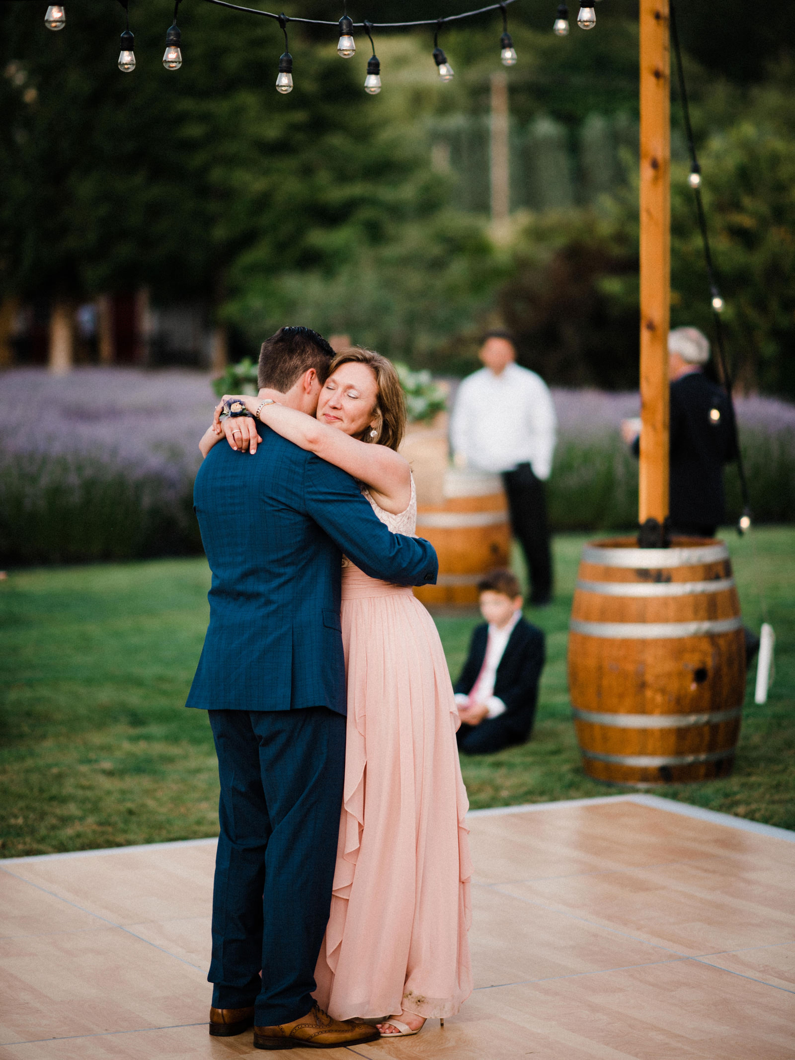 083-woodinville-lavendar-farm-wedding-with-golden-glowy-photos.jpg