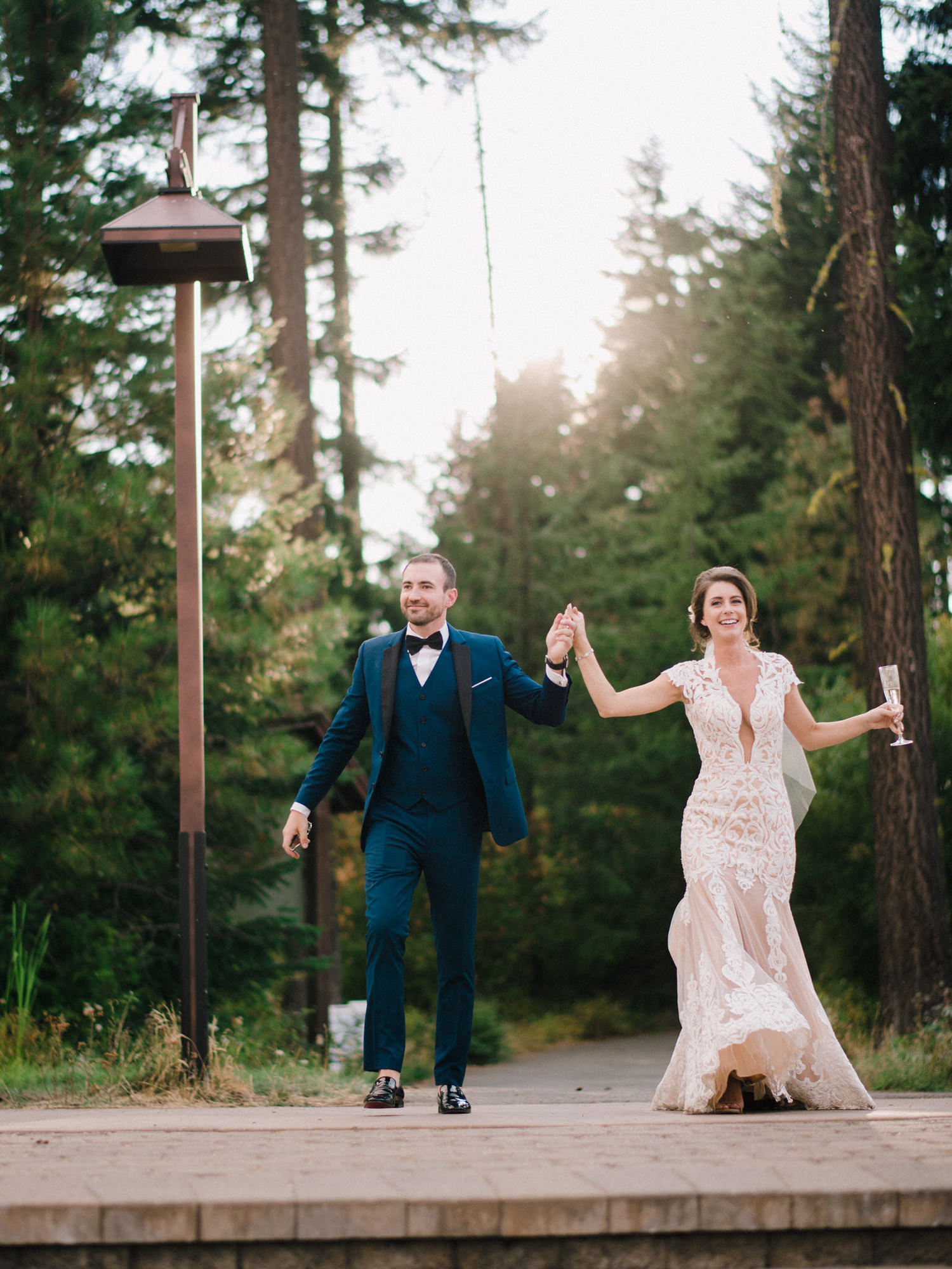 290-bright-coral-wedding-with-sinclair-and-moore-at-suncadia-resort.jpg