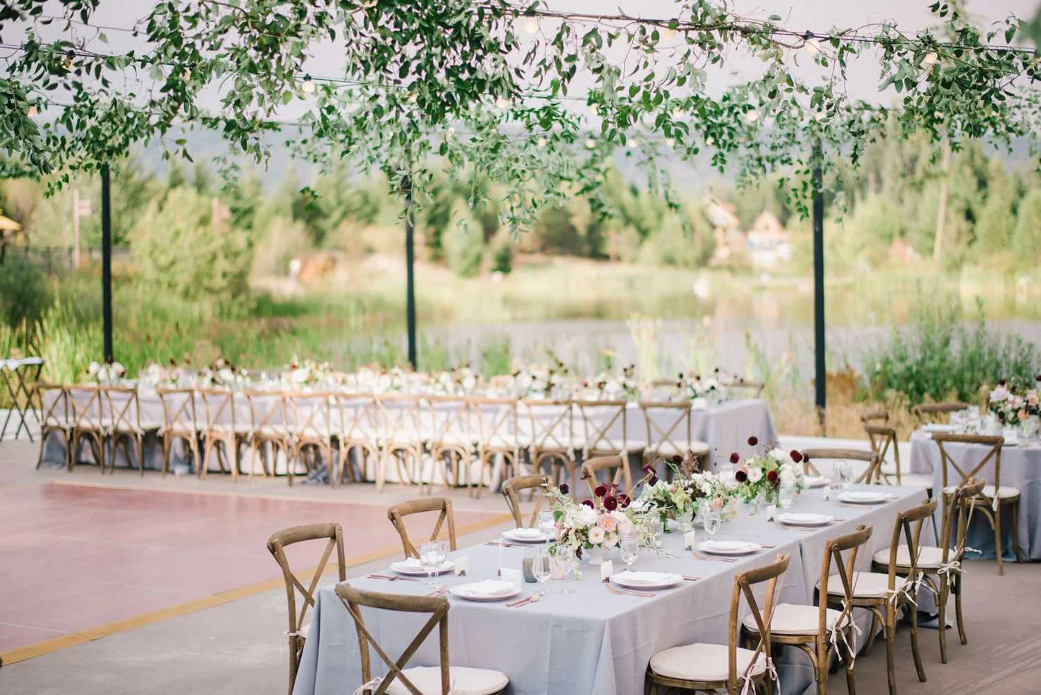 293-bright-coral-wedding-with-sinclair-and-moore-at-suncadia-resort.jpg