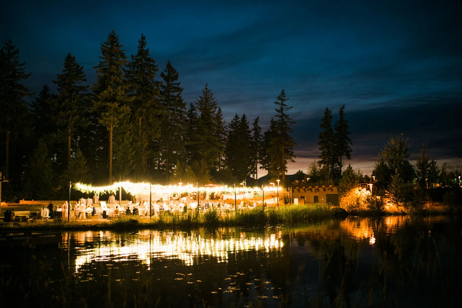 322-bright-coral-wedding-with-sinclair-and-moore-at-suncadia-resort.jpg