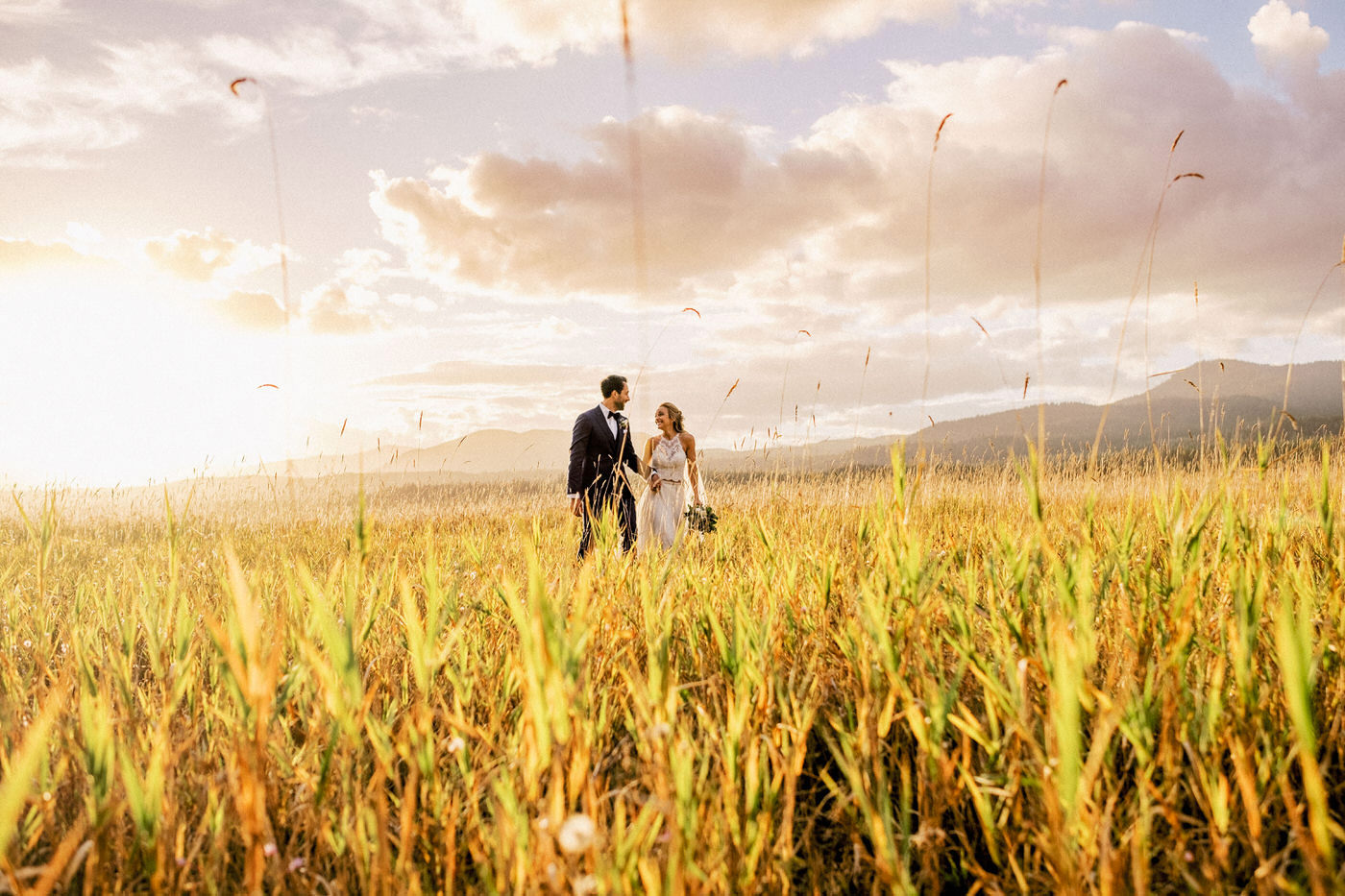 105-priest-lake-hills-resort-wedding-portrait-in-a-field.jpg