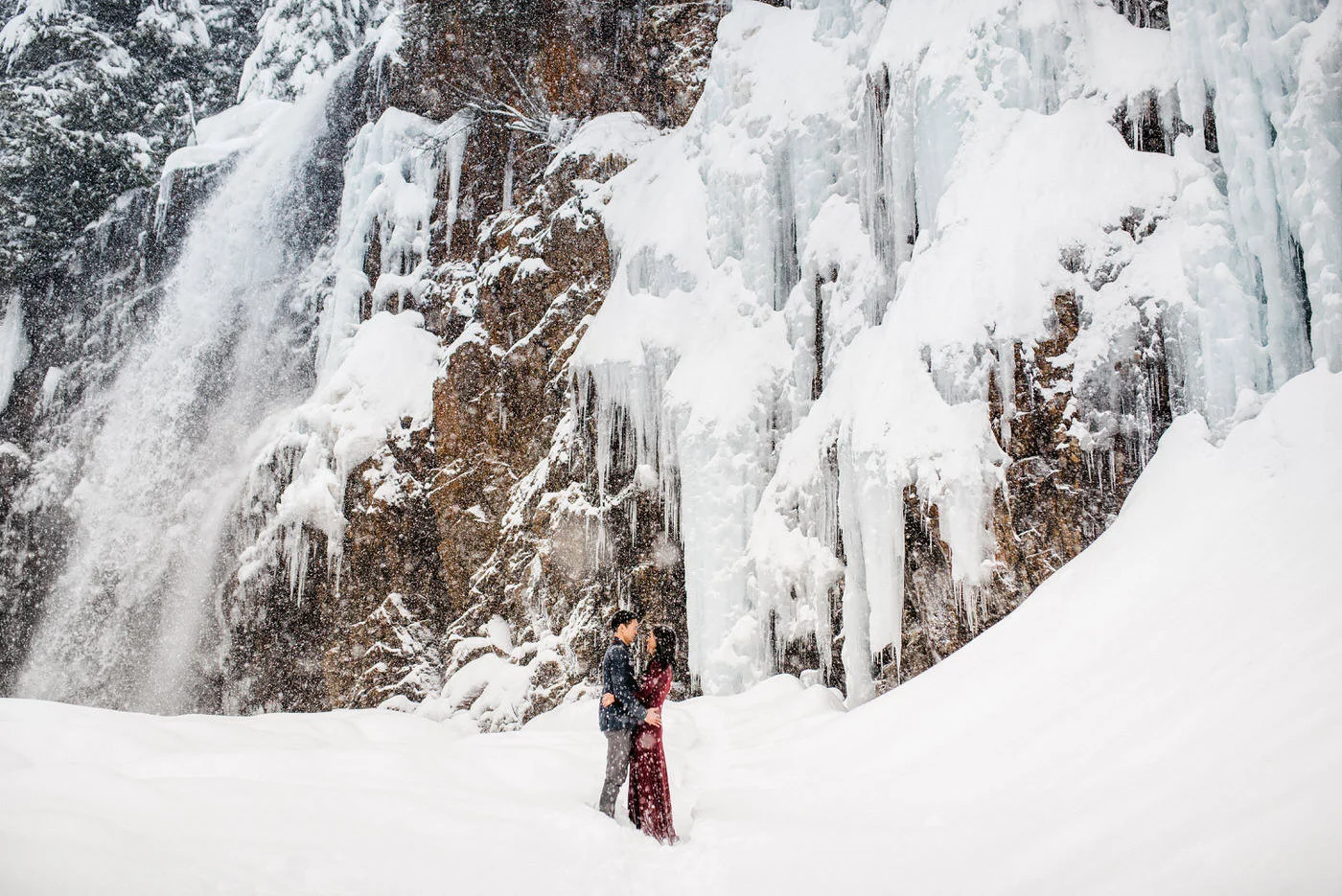 010-frozen-waterfall-engagement-session-at-franklin-falls-in-winter.jpg