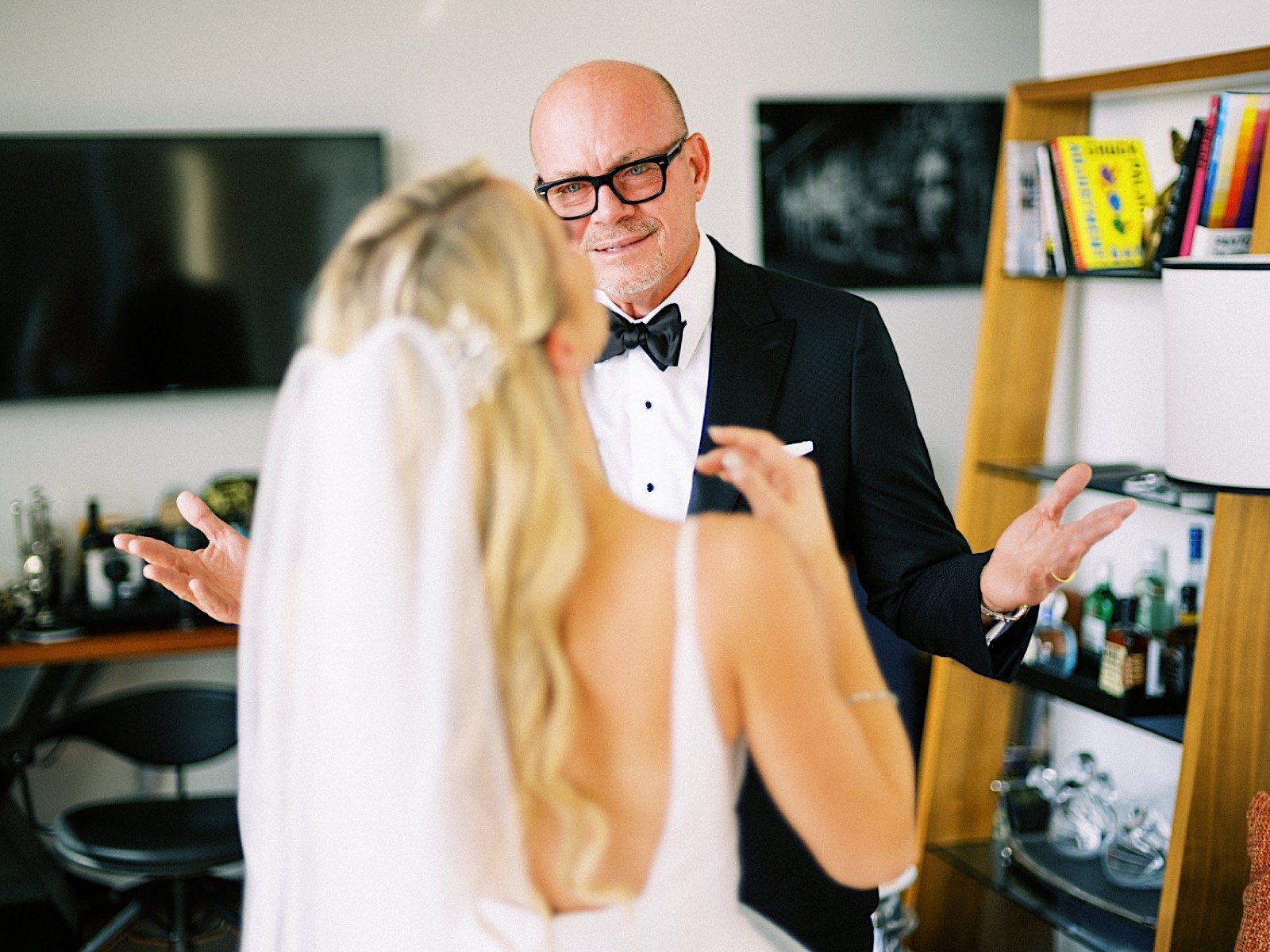 13_candid_downtown_seattle_Invitation_Wedding_photography_block_at_41_documentary.jpg