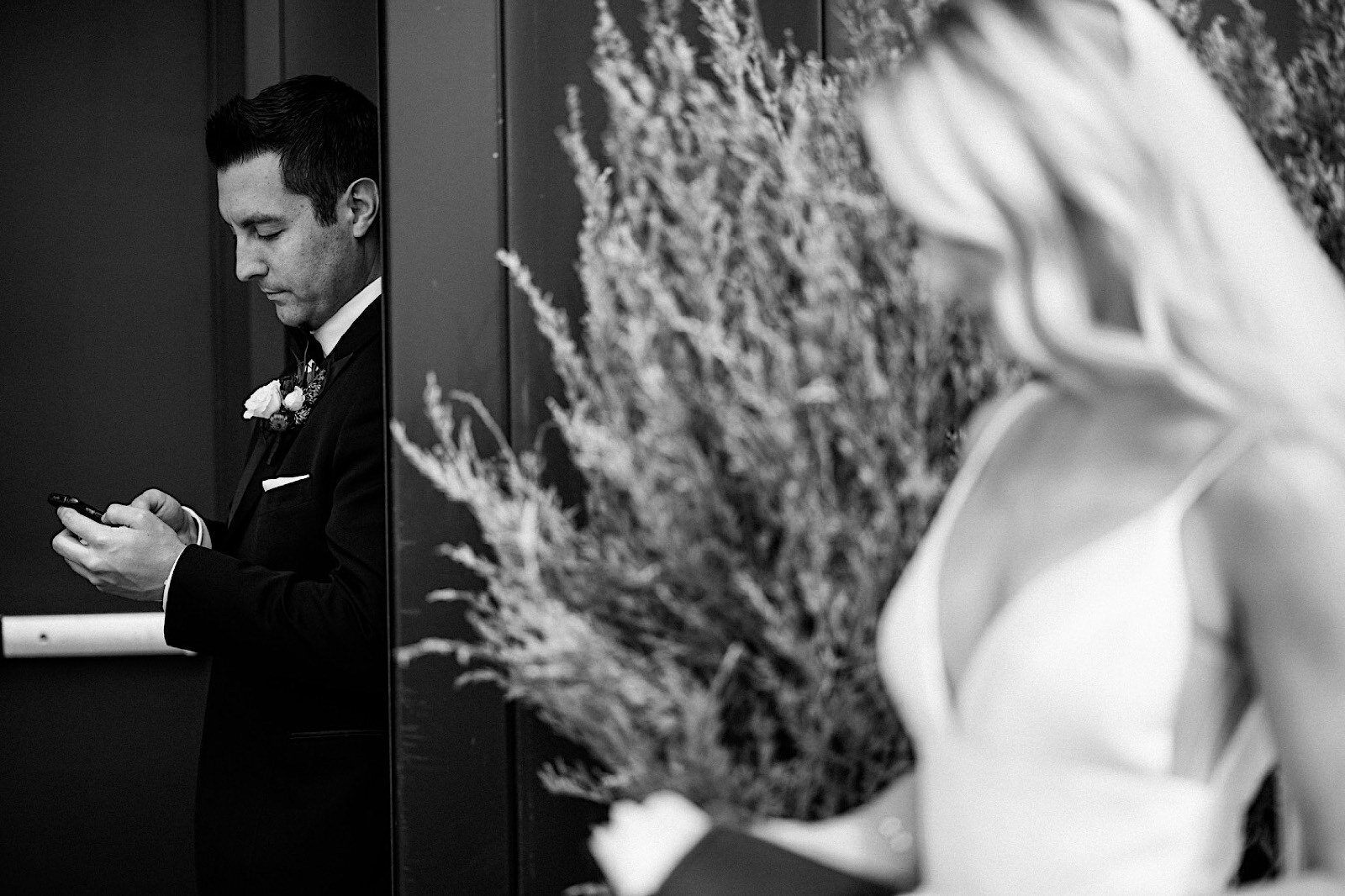 15_candid_downtown_seattle_Invitation_Wedding_photography_block_at_41_documentary.jpg