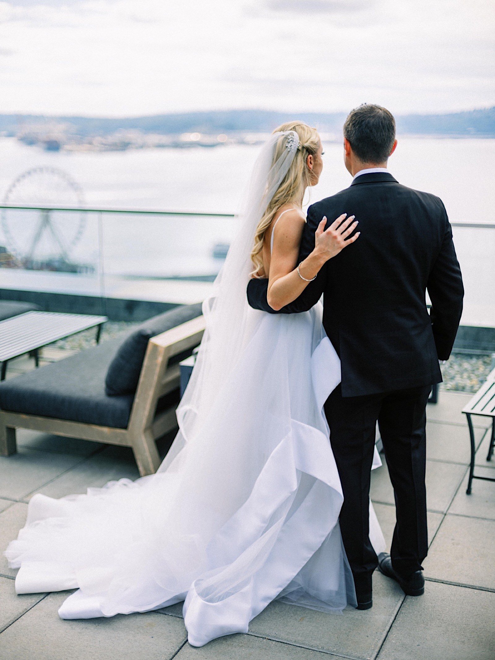 20_candid_downtown_seattle_Invitation_Wedding_photography_block_at_41_documentary.jpg