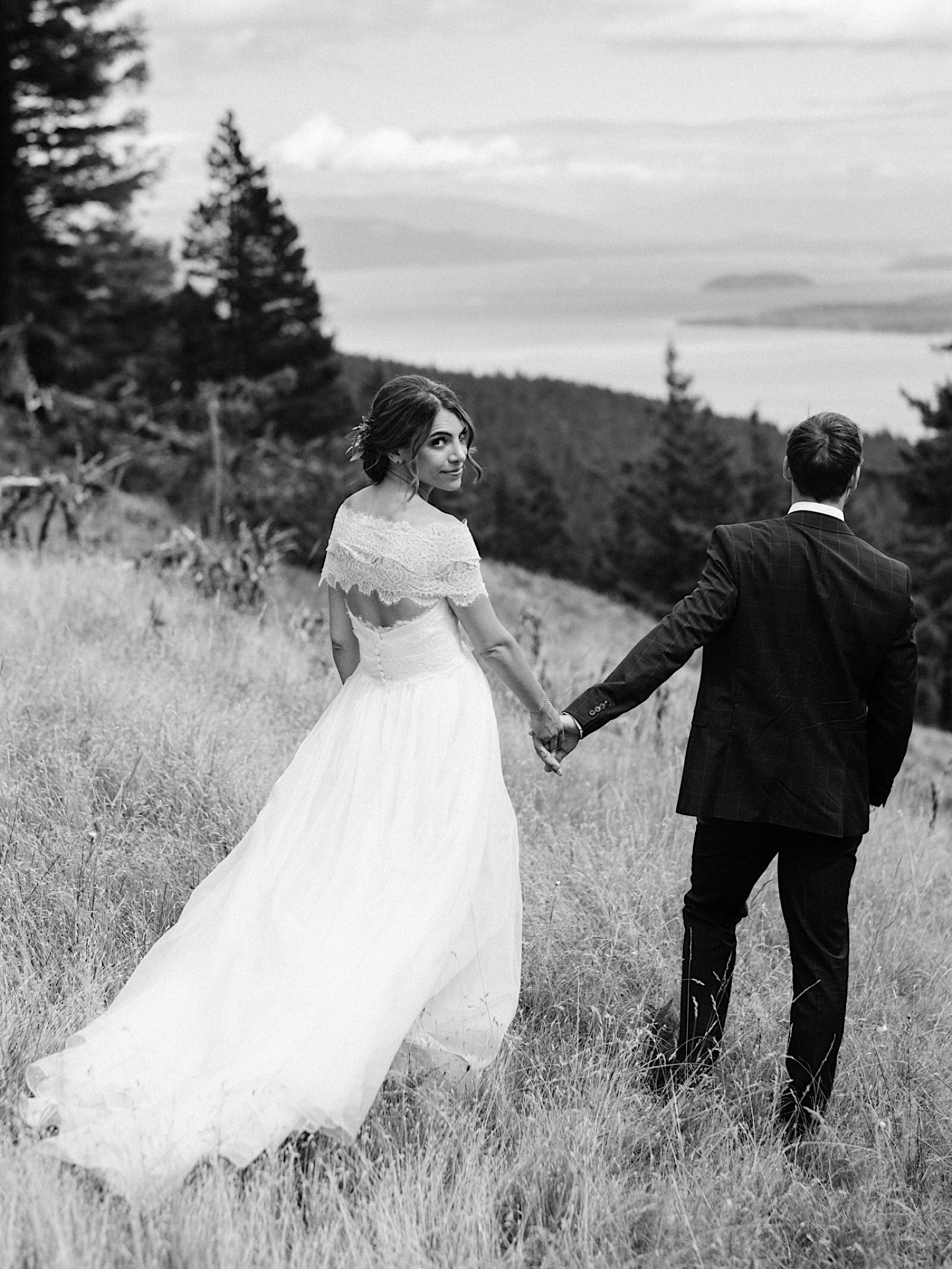 20_Island_and_mt._Wedding_park_portraits_at_Orcas_moran_state_constitution.jpg