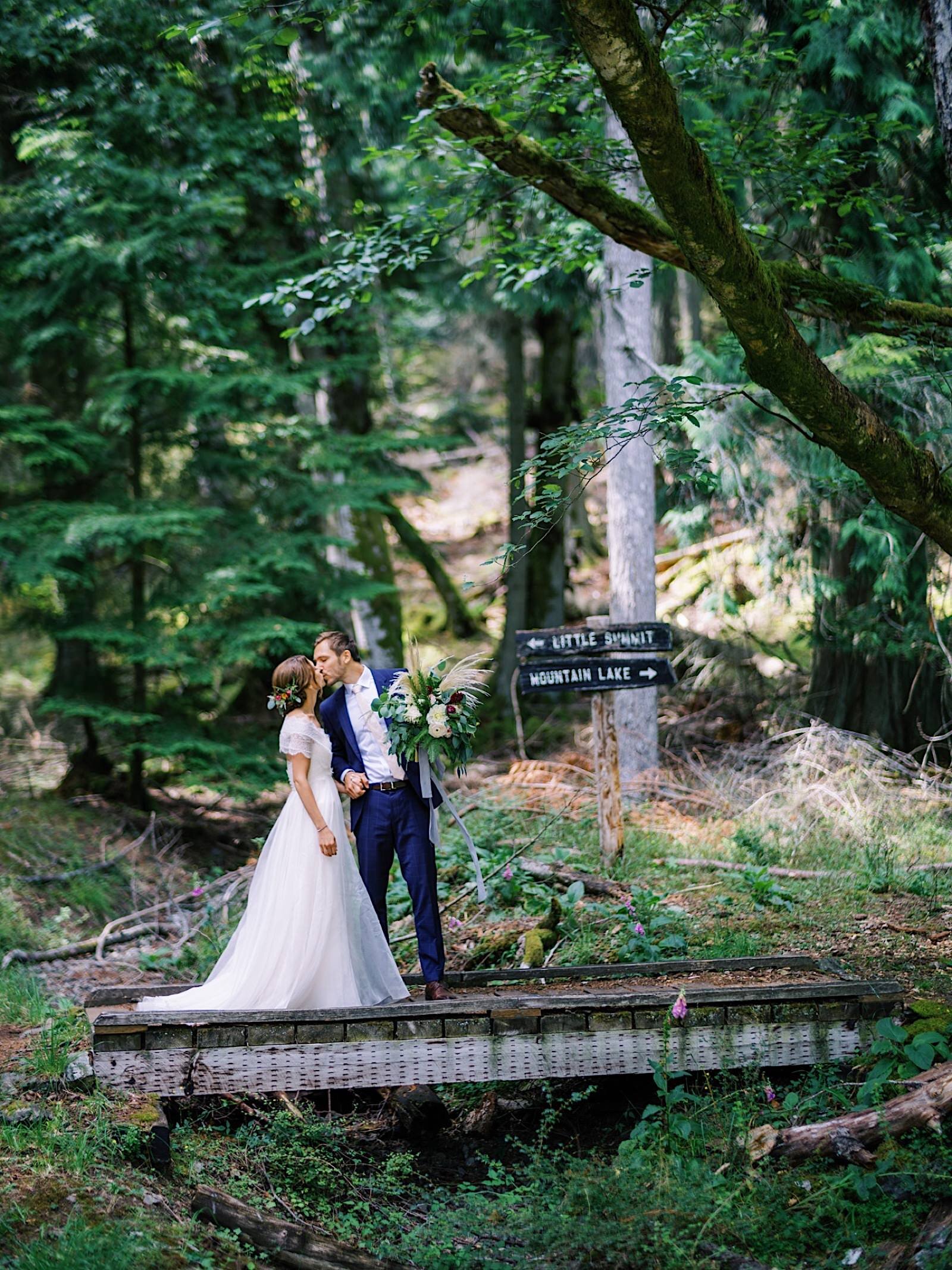 22_Island_and_mt._Wedding_park_portraits_at_Orcas_moran_state_constitution.jpg
