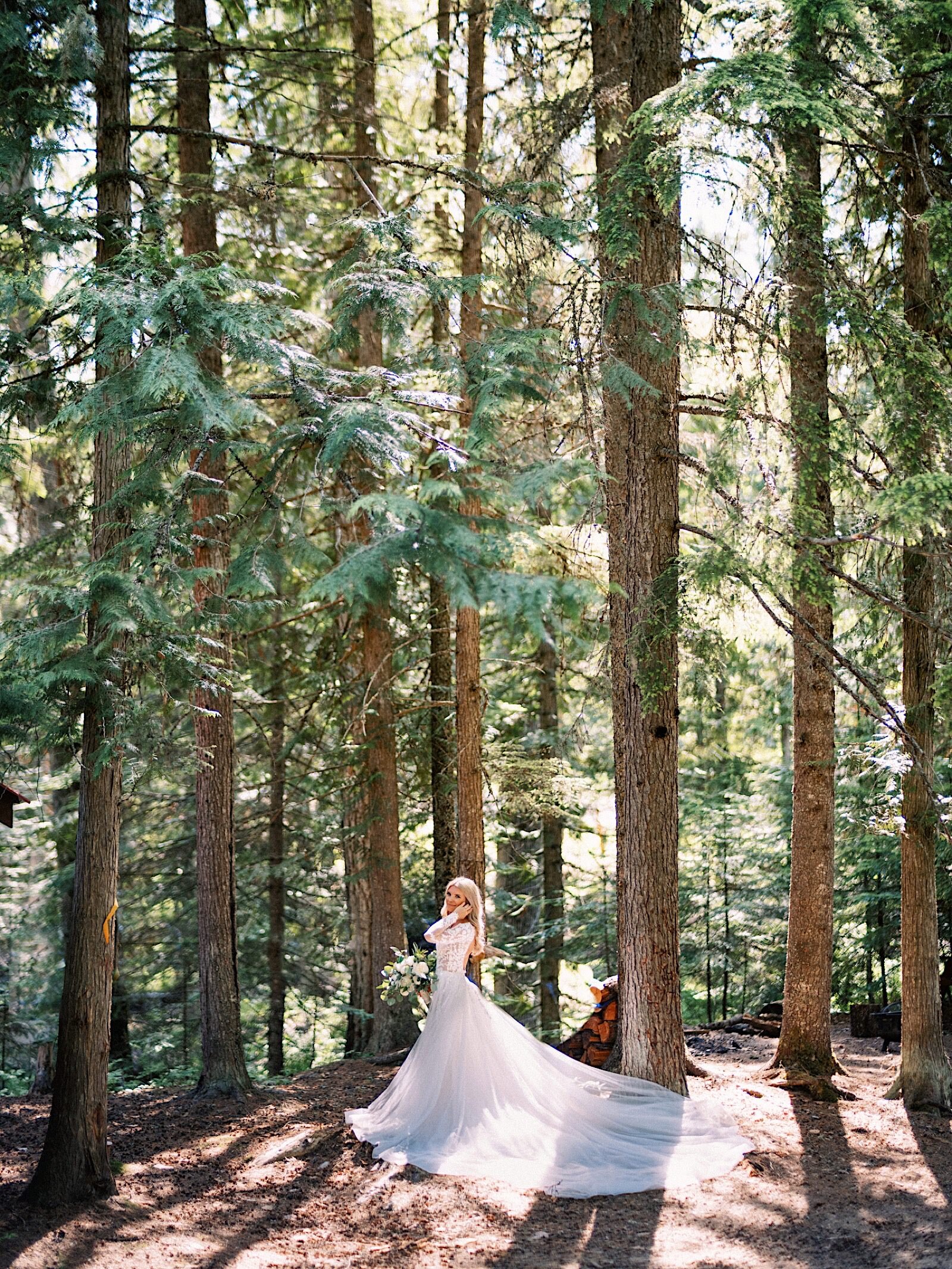 013_elkins-lodge-priest-lake-ld-wedding-portraits-00033_Idaho_lake_priest_Wedding_photographer_best.jpg