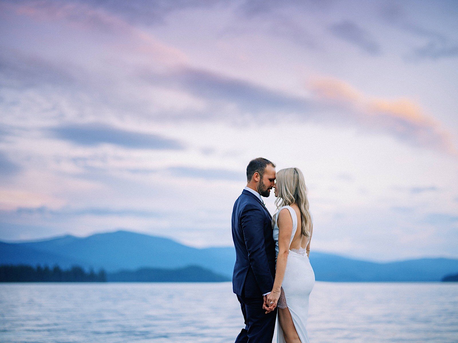 019_elkins-lodge-priest-lake-ld-wedding-portraits-00112_Idaho_lake_priest_Wedding_photographer_best.jpg