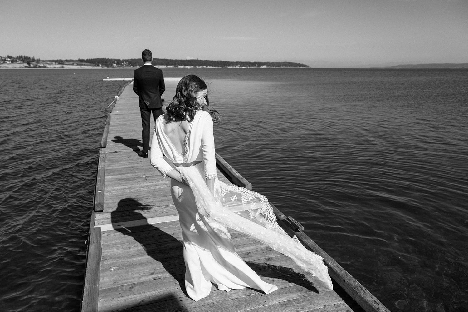 0234-259_Captain Whidbey Inn wedding on with candid natural photographs by Ryan Flynn .JPG